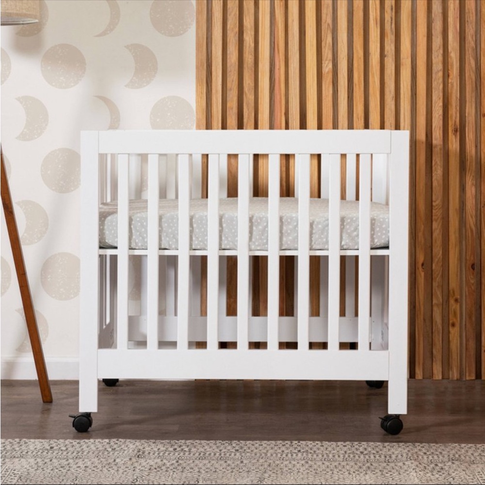 Babyletto origami portable mini crib-white